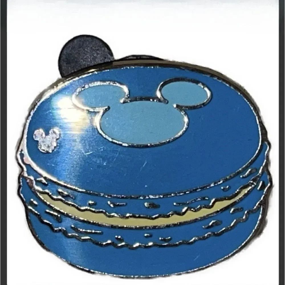 Disney Trading Pin - Blue Macaroon